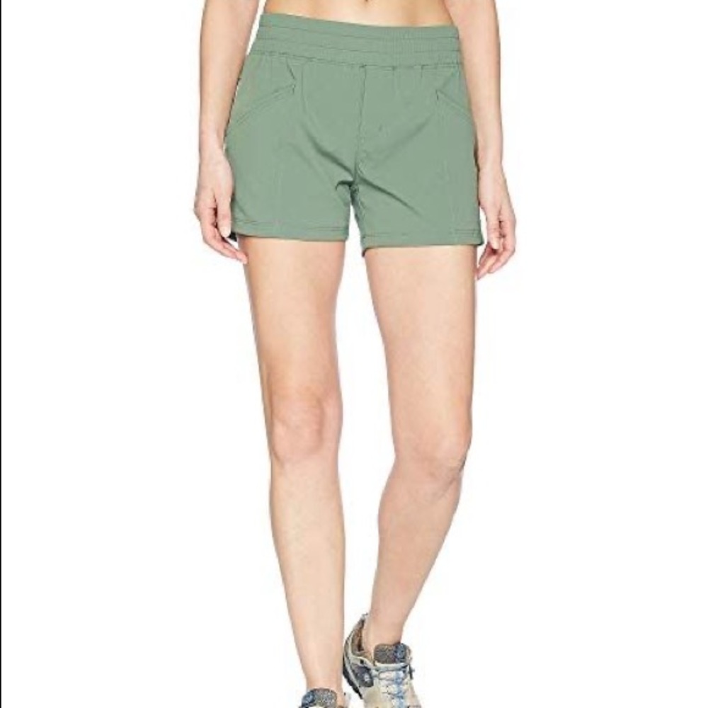 Columbia Wander More Short - Women Size Medium — Cypress Green